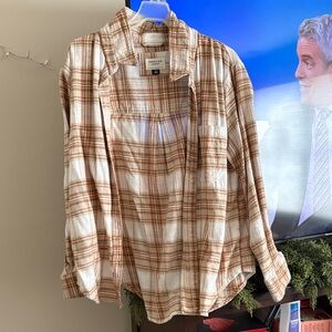 American Eagle Women’s Casual Plaid Shirt in Tan and White